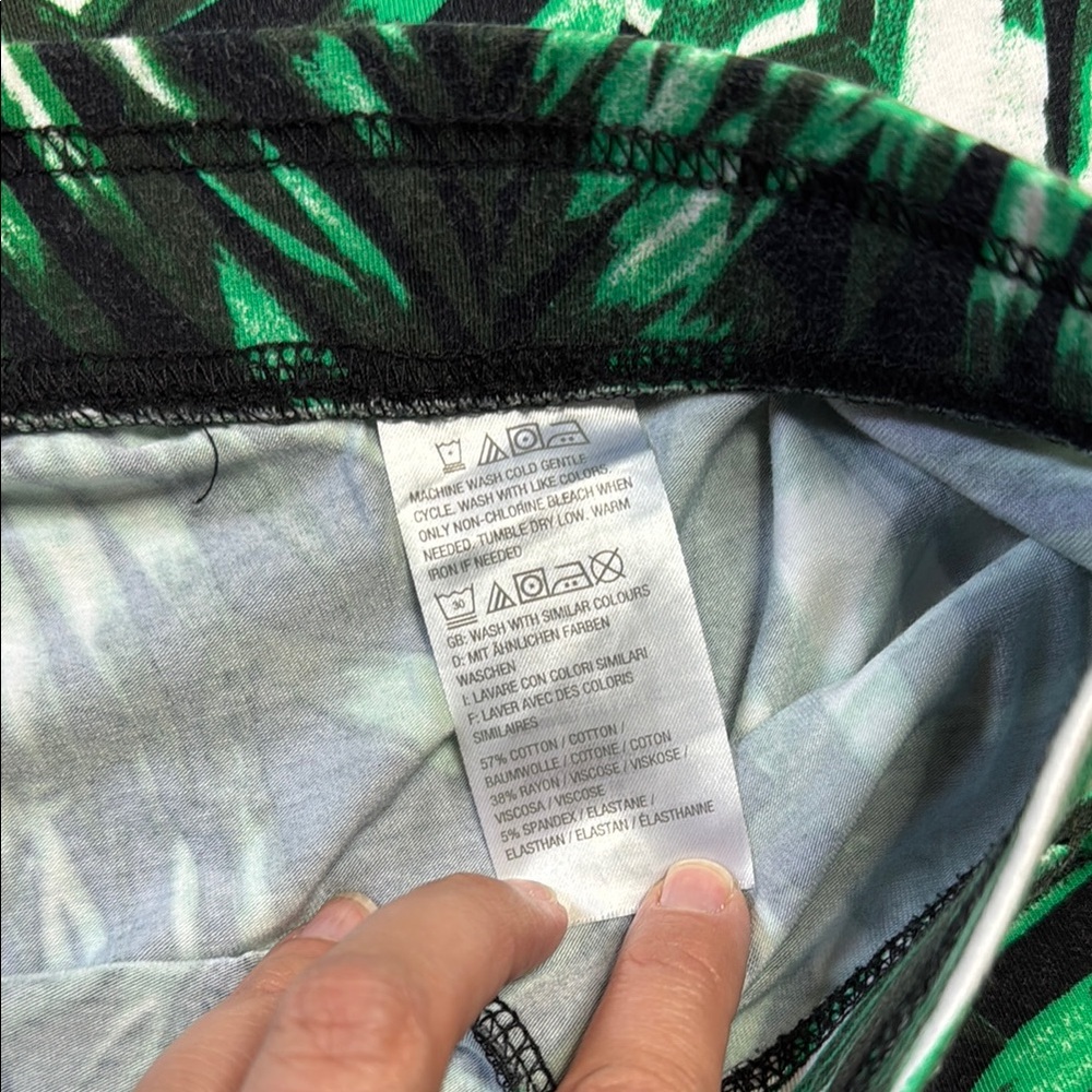 Women's Capri Pants Boho Leafy Green Print Wide Leg Capris 1XP - Picture 3 of 8